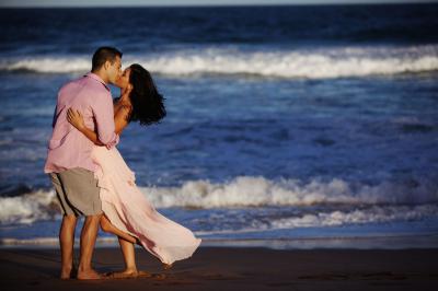 Limousine Beach Tour & Picnic for Romance Seeking Couples on the Emerald Coast
